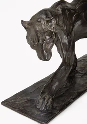 Panthère marchant, patte arrière levée, vers 1904