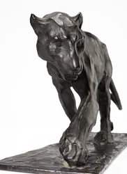 Panthère marchant, patte arrière levée, vers 1904