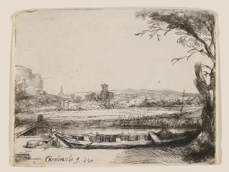 Canal avec un grand bateau et un pont