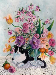 Le chat en smoking et les fleurs printanières