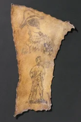 Peau humaine, tatouée avec arlequin et figure de Samson, français