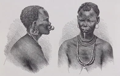 Femme Moru avec ornement de lèvre, de 