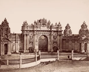 Porte impériale du palais de Dolmabahçe