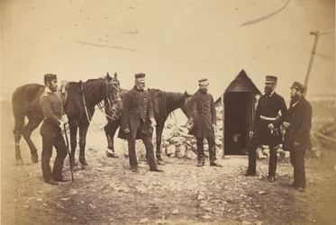 Le major général Garrett et les officiers de son état-major.