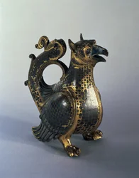 Cruche en forme de griffon, début du XIIe siècle