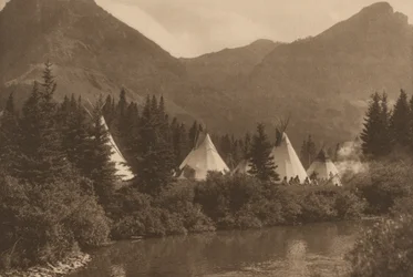 Sur la berge, Piegan, Montana, 1915 (photo)