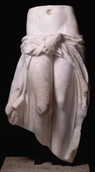 Aphrodite tenant ses vêtements, de Tripoli, c.370-24 av. J.-C. (marbre)