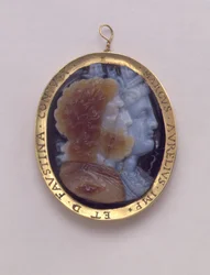Camée, portant des images de Sérapis et Isis, dans un cadre en or du XVIe siècle portant les noms de Marcus Antoninius et de sa femme Faustina