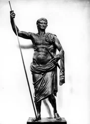 Empereur Auguste tenant un sceptre et un éclair, d
