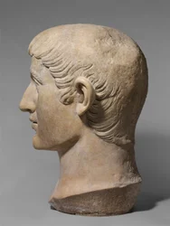 Tête en marbre de l