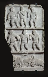 Relief en marbre avec 3 registres : esclaves enchaînés et animaux, c. 200 après J.-C.