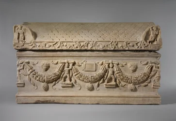 Sarcophage en Marbre avec Guirlandes, c.200-225 AD