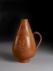 Cruche piriforme avec décoration appliquée de léopard ou guépard attaquant un condamné, Pan ivre violant une ménade