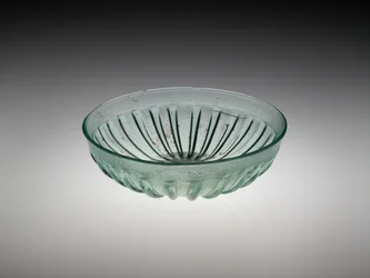 Bol en verre côtelé (100-200 après J.-C.)