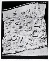 Soldats romains soignant les blessés, moulage de la colonne Trajane, 113 après J.-C.