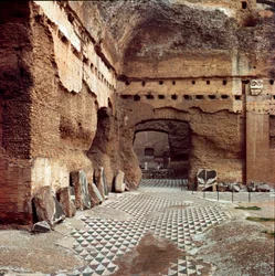 Art romain : vue du caldarium des thermes de Caracalla à Rome