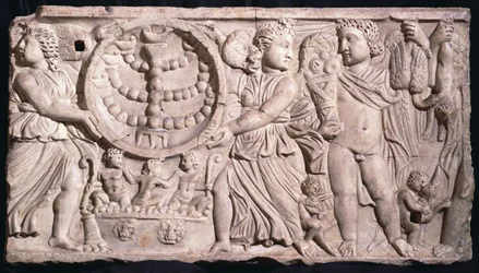 Sarcophage de saison avec menorah