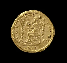 Solidus (revers) de Constantin Ier le Grand (306-337 apr. J.-C.) représentant Fides assise à gauche sur le trône. Inscription : FIDES EXERCITVS