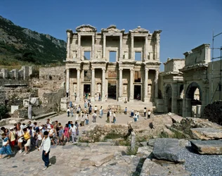 Vue de la bibliothèque de Celsus, construite en 117. (détail)