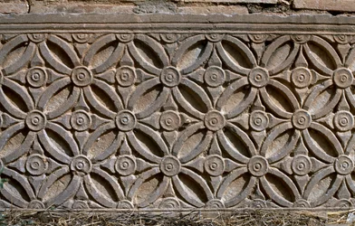 Fragment architectural avec décoration sculptée, Haute période impériale (27 av. J.-C.-395 apr. J.-C.)