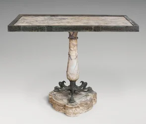 Table en marbre et bronze