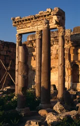 Sanctuaire de Jupiter Héliopolitain, portique dans la cour, Haute période impériale (27 av. J.-C.-395 apr. J.-C.)