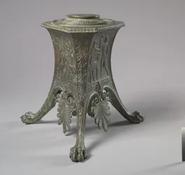 Base de trépied, 100-1 av. J.-C.