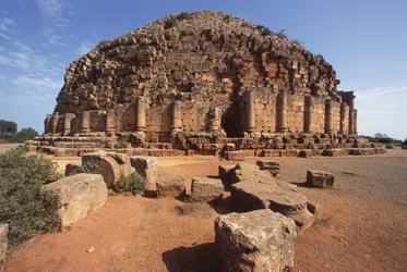 Mausolée royal de Maurétanie, appelé Tombeau du Chrétien en raison des croix moulées sur les fausses portes