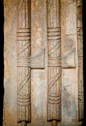 Bas-relief représentant un faisceau de licteur de l