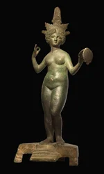 Viens au miroir. Sculpture en bronze, Liban, époque romaine. Musée de La Castre, Cannes.