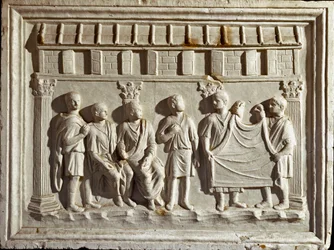 Art romain : moule en bas-relief représentant un tissu et des tapisseries. D