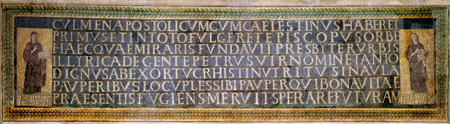 Art romain : mosaïque portant la dédicace à Sainte Sabine, martyre chrétienne du 2ème siècle. Elle porte les noms de Pierre d