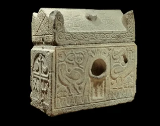 Art romain : reliquaire en forme de sarcophage, trouvé en Syrie