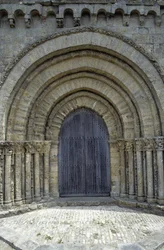 Église du 12e siècle avec une jolie façade poitevine (style roman). Chaize-Giraud