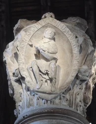 Chapiteau du chœur représentant le premier ton du chant grégorien
