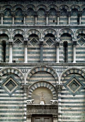 Art roman : détail de la façade polychrome