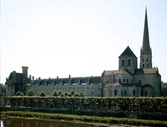 Art roman: vue de la basilique de Saint-Savin-sur-Gartempe
