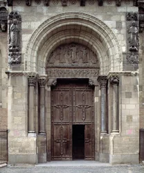 Portail sud de la basilique