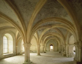 Vue du scriptorium, lieu de réunion de la communauté, abbaye cistercienne fondée au XIIe siècle. Fontenay, Côte-d