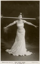 Carrie Moore, actrice australienne, vers 1900.