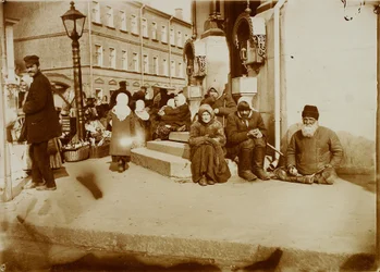 Mendiants (homme, femme et âne jatte) devant le monastère de Valaam (Valamo) à Moscou