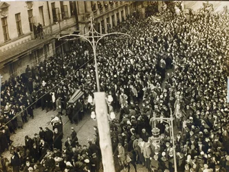 Cortège funèbre du poète Valery Yakovlevich Bryusov (1873-1924) à Moscou le 12 octobre