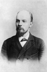 V. I. Oulianov, Saint-Pétersbourg
