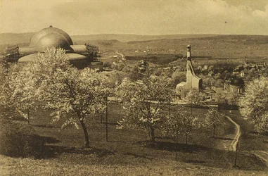 Vue du Goetheanum et de la Maison du chauffage