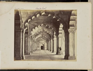 Agra ; Intérieur du Motee Musjid, montrant l