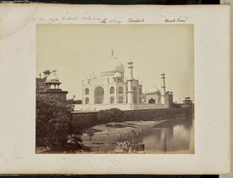 Agra; le Taj Mahal, vu du fleuve