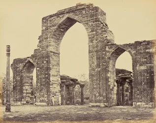 Delhi ; le Kutub Minar, la Grande Arche et le pilier de fer