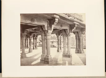 Futtypore Sikri ; piliers sculptés dans le Panch Mehal