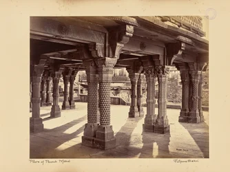 Fatehpur Sikri ; piliers sculptés dans le Panch Mahal