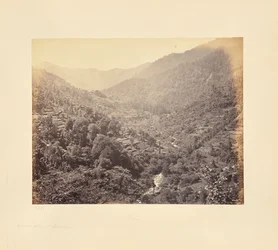 Vallée de Kulu en dessous de Rusala